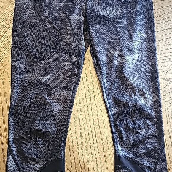 Lululemon size 6 sequin cropped legging - Picture 3 of 11